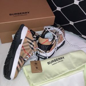 Burberry Brockton Check kids shoes size 34(2.5)NIB